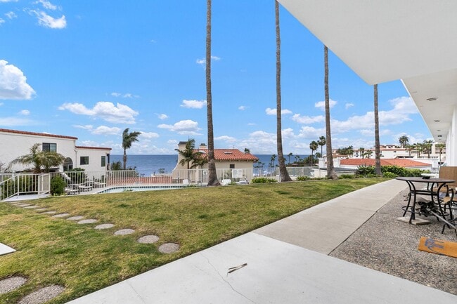 Building Photo - Ocean view Studio