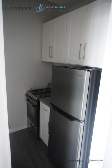 Building Photo - 534 W Stratford Pl