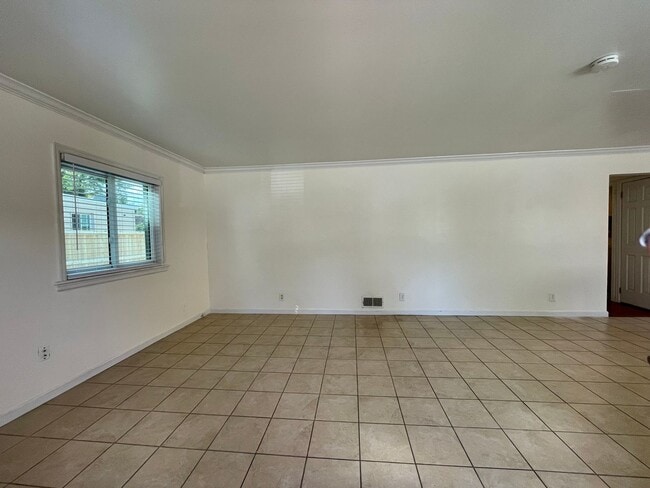 Building Photo - $0 DEPOSIT OPTION!  CHARMING 3BED/2BATH HARVEY PARK RANCH STYLE HOME!