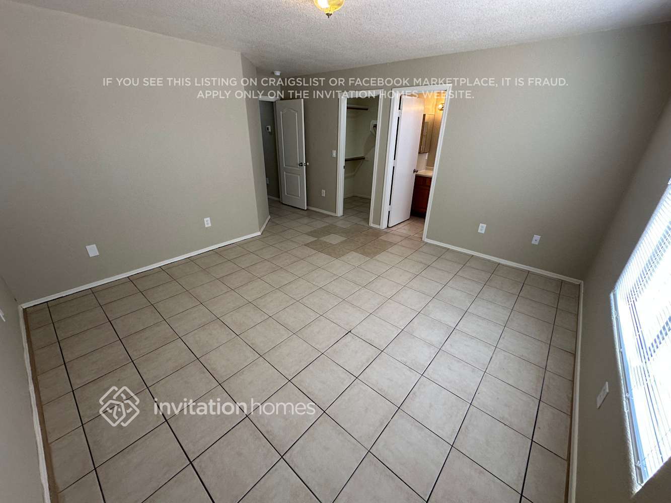 Building Photo - 2527 E Wier Ave