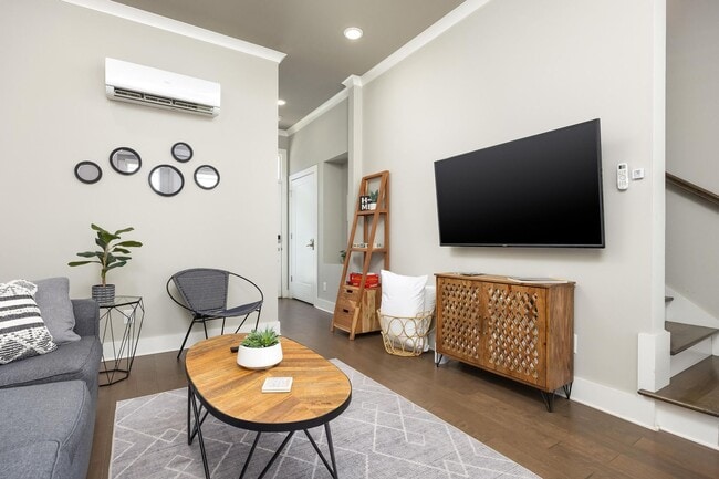 Building Photo - Fully furnished 1 bedroom!