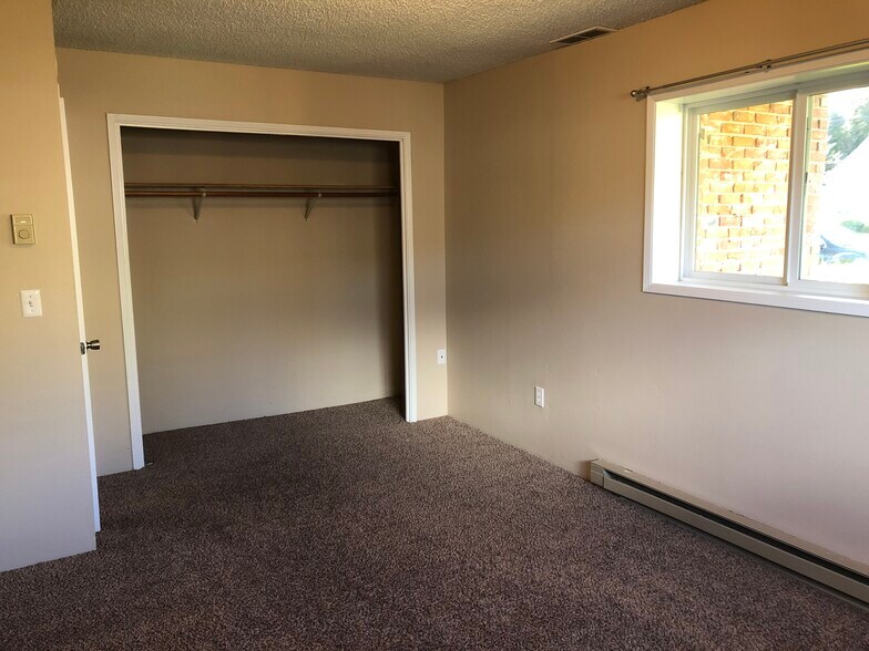 Building Photo - 1804 N Oak St