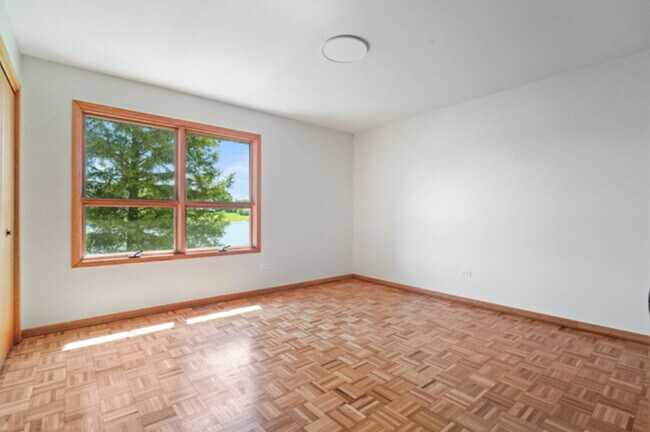 Building Photo - 2720 N Bayview Ln