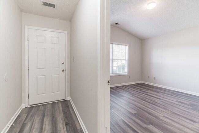 Building Photo - Three bedroom rental on Woodhaven Pl