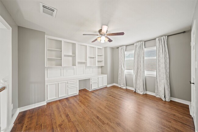 Building Photo - 2654 Milburn Dr
