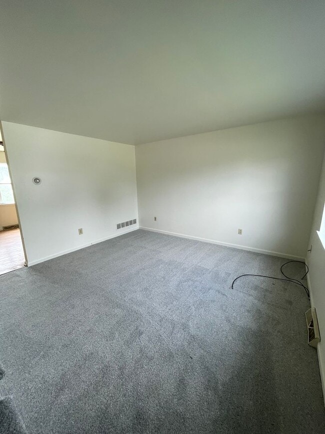 Building Photo - 3 Bed 2 Bath Townhouse in Manchester York
