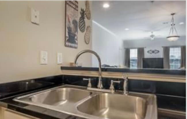 Building Photo - Furnished 3 bed, 3 bath Houndstooth Condo available Fall 26