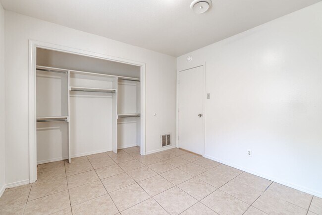 Building Photo - 6824-6826 Jackson Duplex