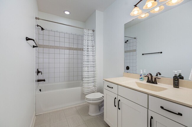 Building Photo - Stunning 5-Bedroom, 5-Bathroom Home with Chef's Kitchen and Luxurious Features