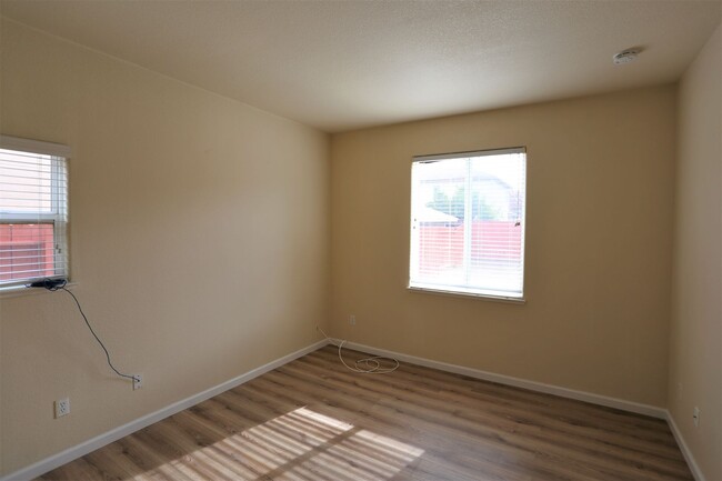 Building Photo - Super spacious home in Patterson