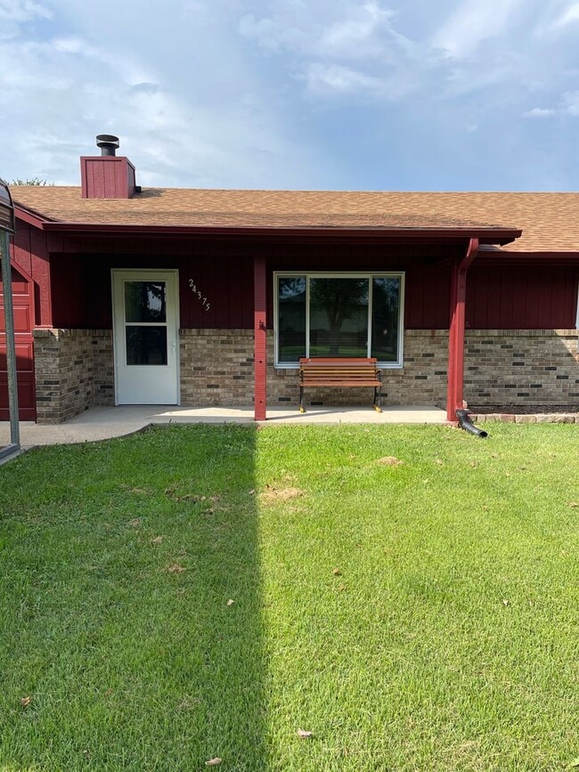 Building Photo - Available 7/25! If you are looking for a l...