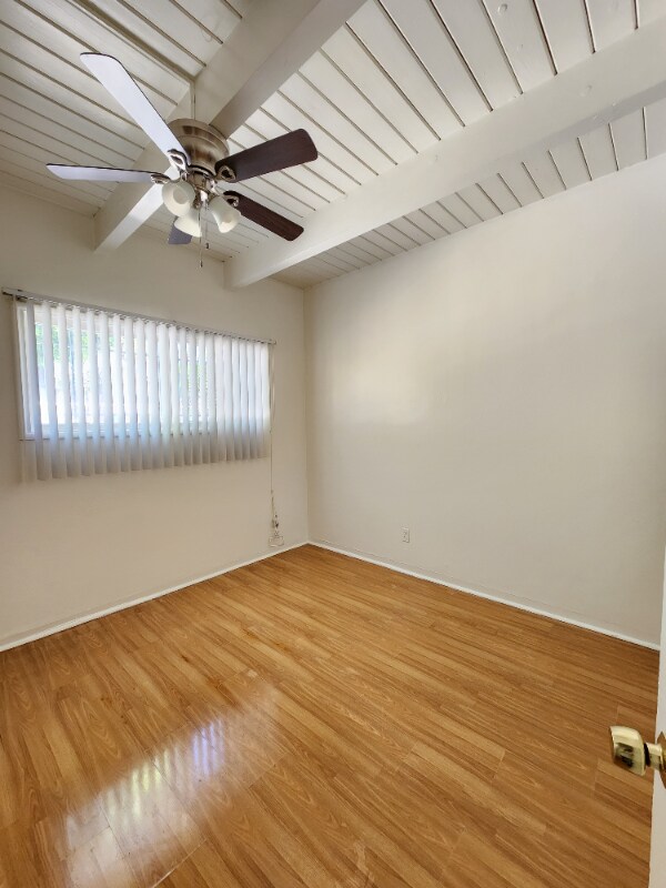Building Photo - 1909 Beachwood Dr