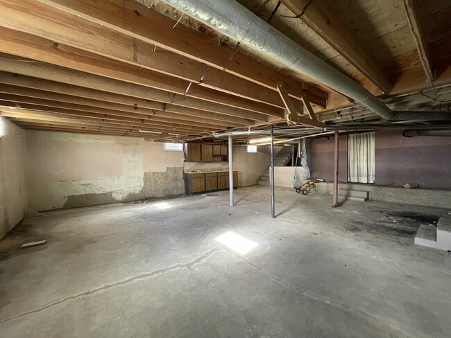 Building Photo - 7094 N 550 E