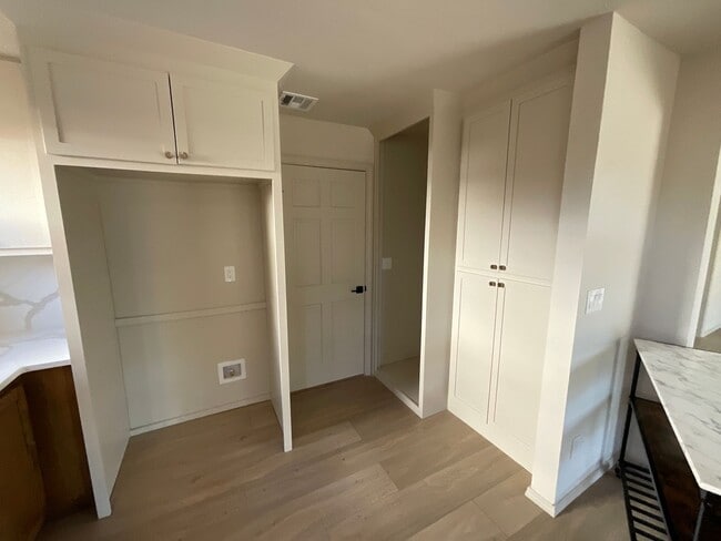 Building Photo - 2716 Carlton Way