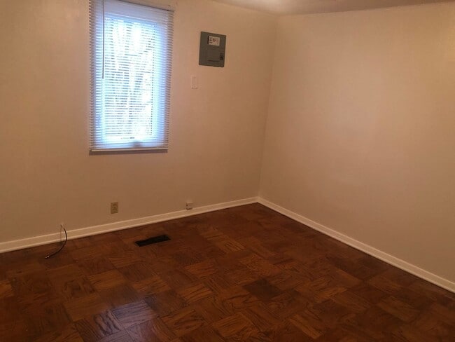 Building Photo - 314 W 16th St