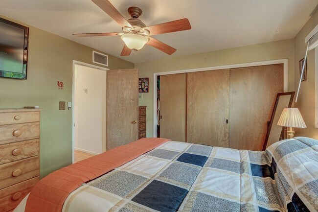Building Photo - House for Rent- 4 bedrooms 2 baths, within...