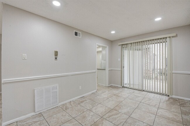 Building Photo - 7900 Westheimer Rd