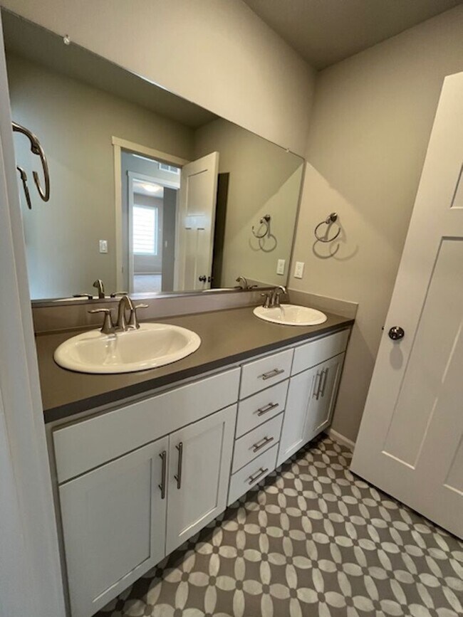 Building Photo - New 4 Bedroom 2.5 Bath Home McMinnville OR