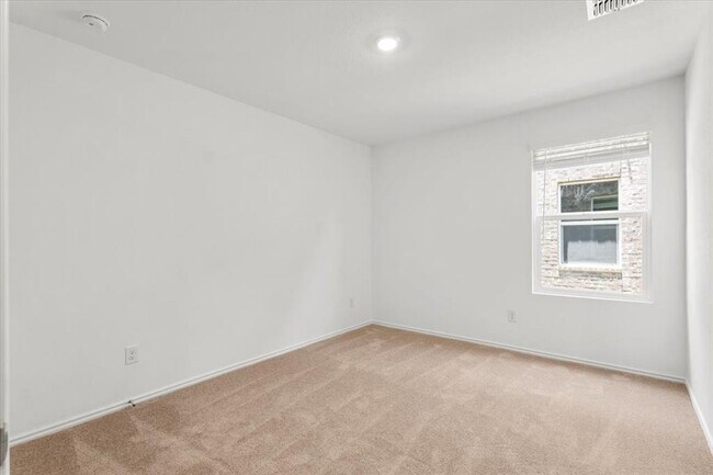 Building Photo - 461 Alamito Ave