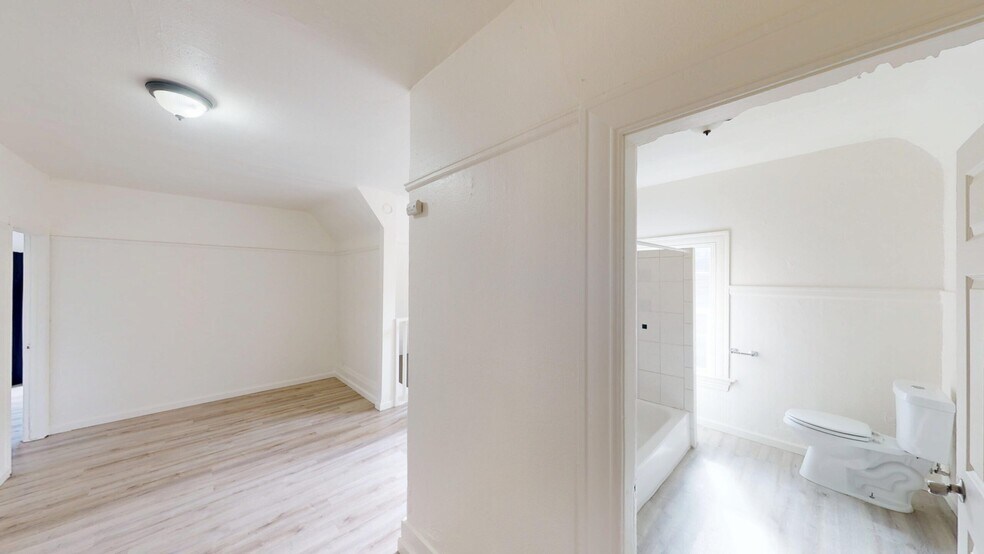 Building Photo - 1128 34th St
