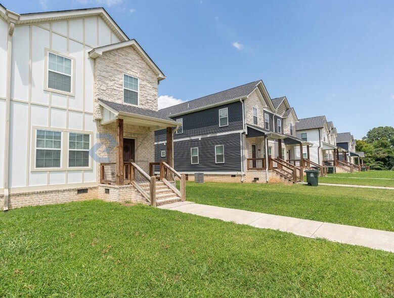 Building Photo - Unit 105