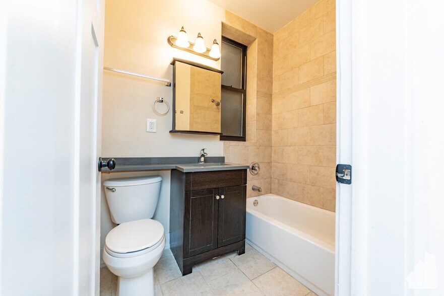 Building Photo - 3523 N Racine Ave