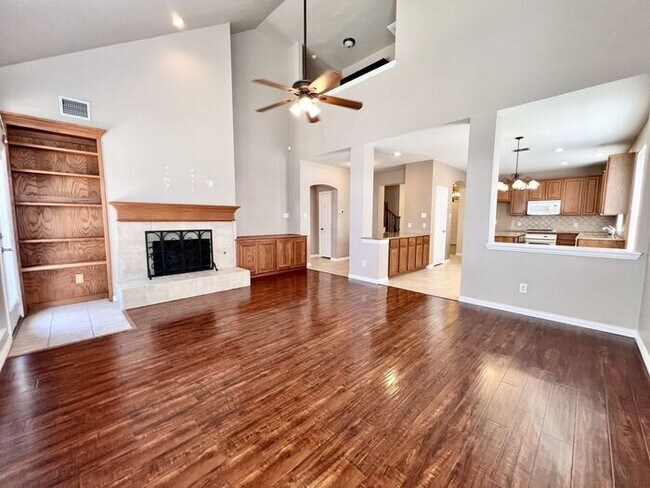 Building Photo - Spacious Frisco Home MOVE IN READY