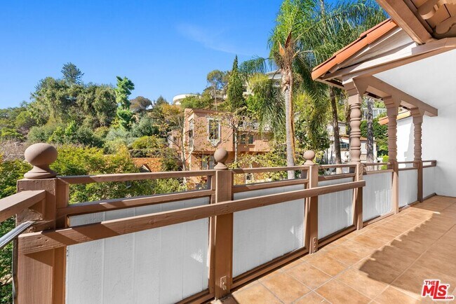 Building Photo - 1328 Sierra Alta Way