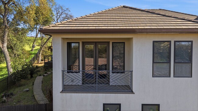 Building Photo - 3813 Calverhall Way