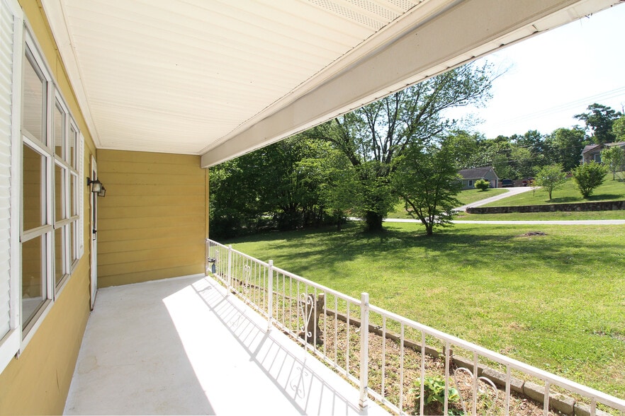 Building Photo - 1940 Harris Rd