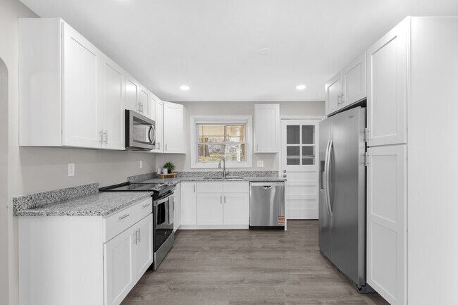 Building Photo - 223 N Dellwood Ave