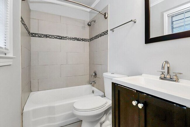 Building Photo - 3BD/2BA Ranch Home in Windsor Park!