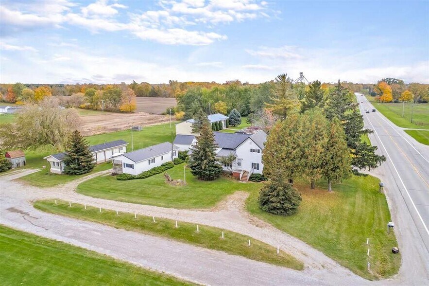 Building Photo - 9777 State Rd