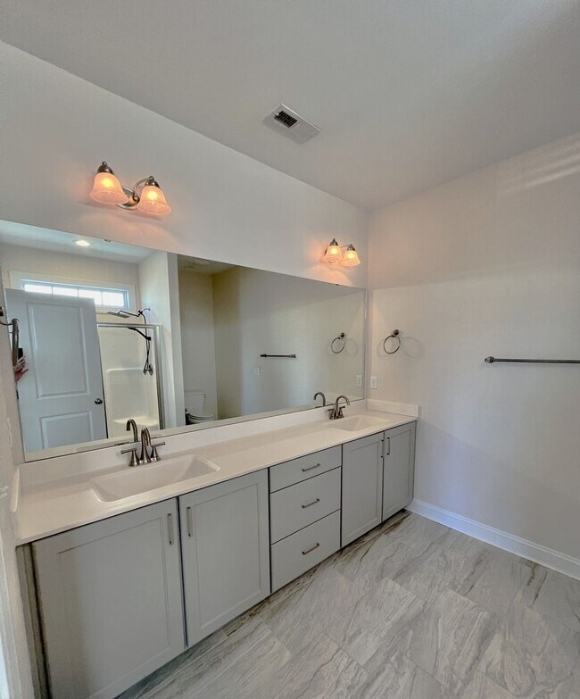 Building Photo - RIVER LIGHTS