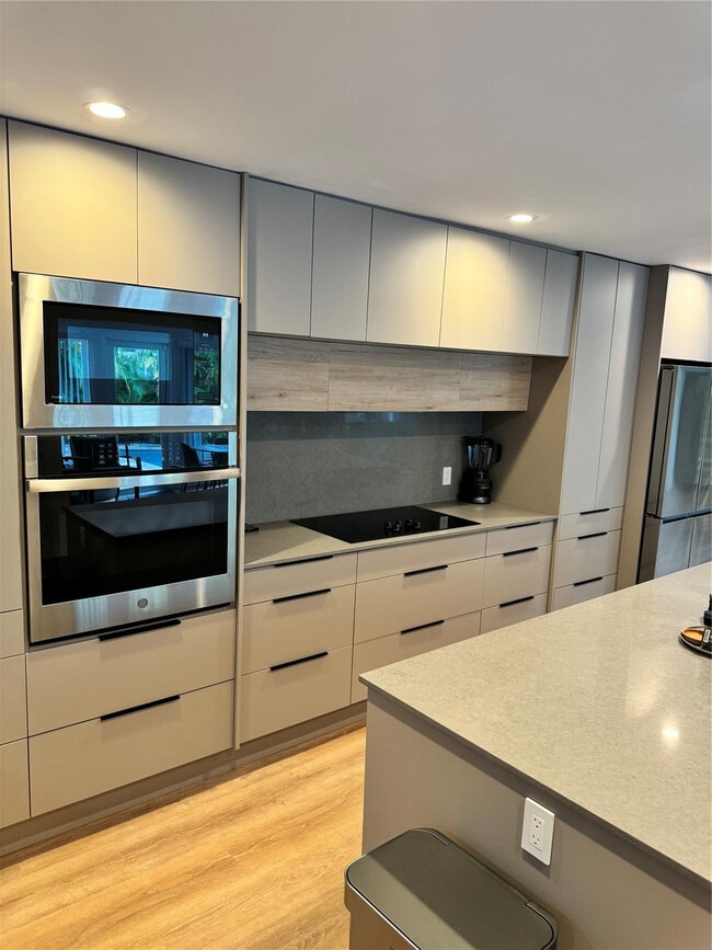 Building Photo - 2020 Coral Reef Dr