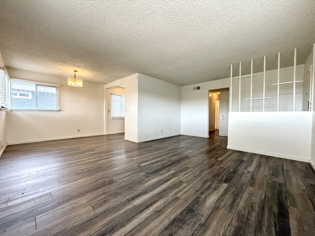 Building Photo - 1021 W Ave J