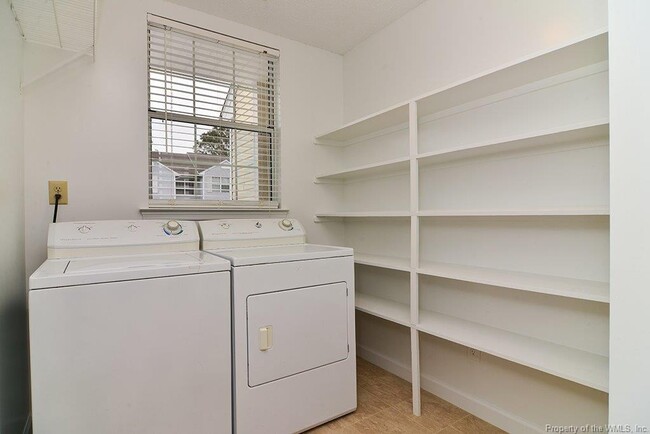 Building Photo - 5339 Aden Ct