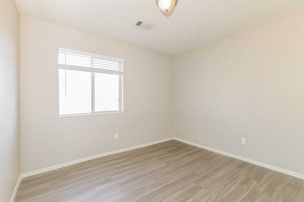 Building Photo - 995 River Walk Ct