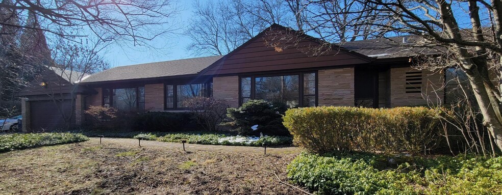 Building Photo - 1874 Balsam Rd