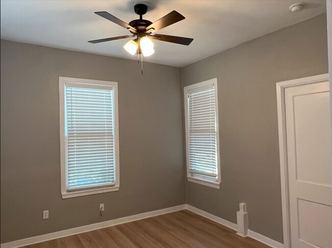 Building Photo - UPDATED 2 BEDROOM CENTRAL BELTON NEAR UMHB