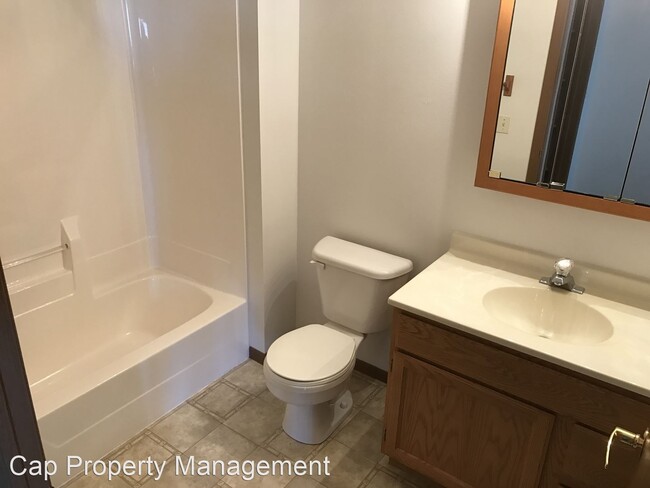 Building Photo - 224-228 N Century Dr