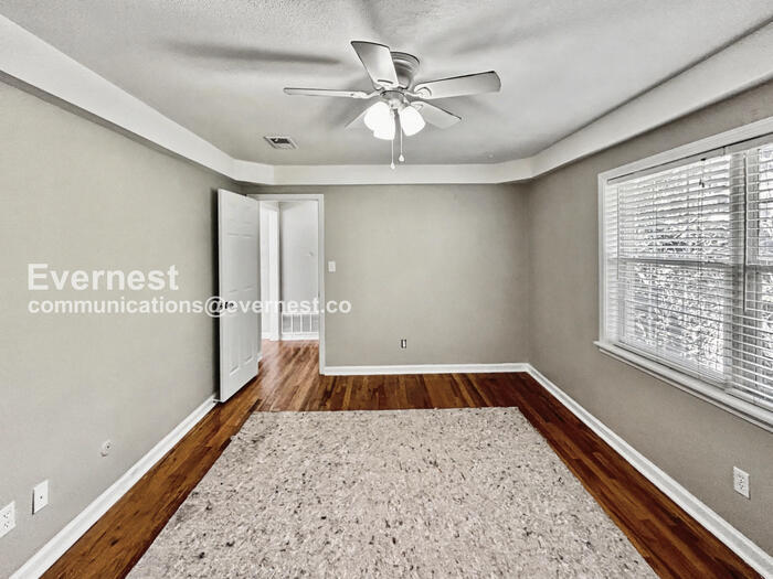 Building Photo - 841 Frederica St NE