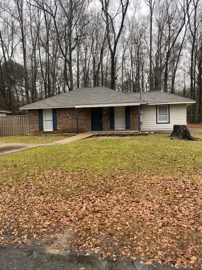 Primary Photo - Quiet Living and close to the Back Gate