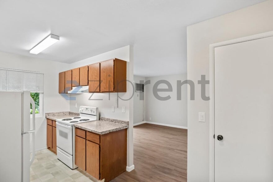 Building Photo - Unit 109