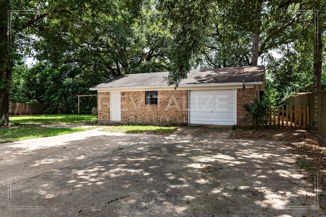 Building Photo - Spacious Brick Home in West Mobile!