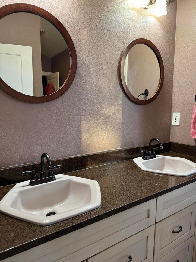 Building Photo - 37835 Atkins Knoll Rd