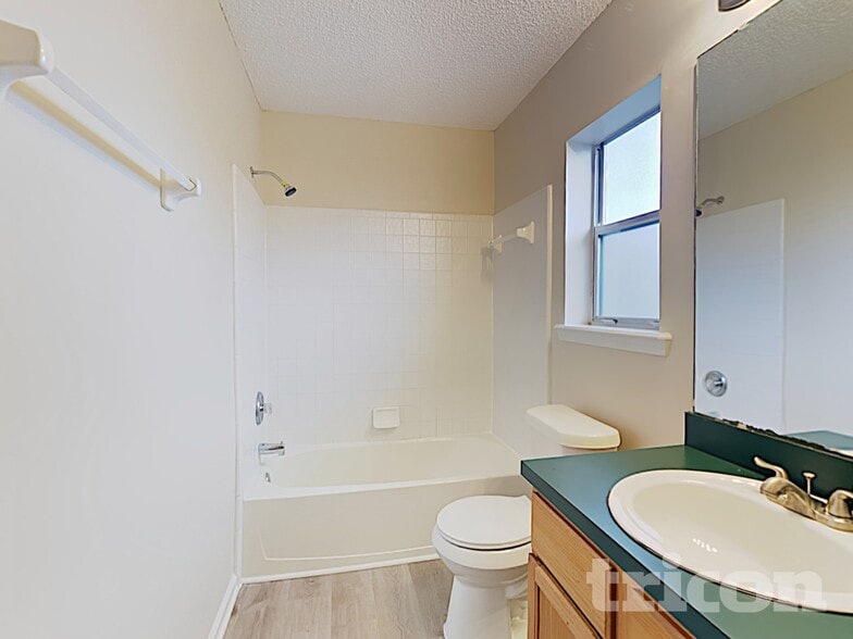 Building Photo - 585 Fallen Timbers Dr