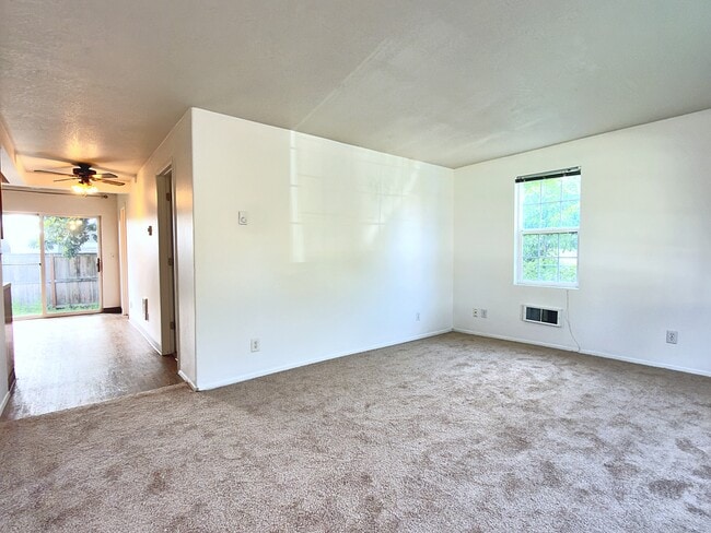 Building Photo - 905 NE 94th Ave