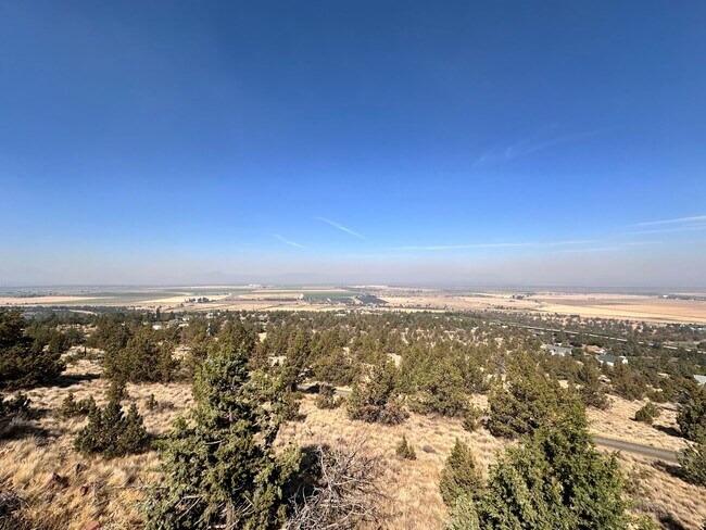 Building Photo - 10747 SW Mintken Ln
