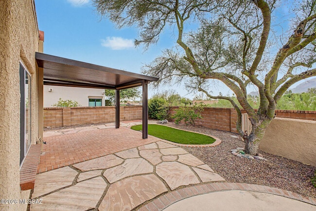 Building Photo - 5555 N Cres Ridge Dr
